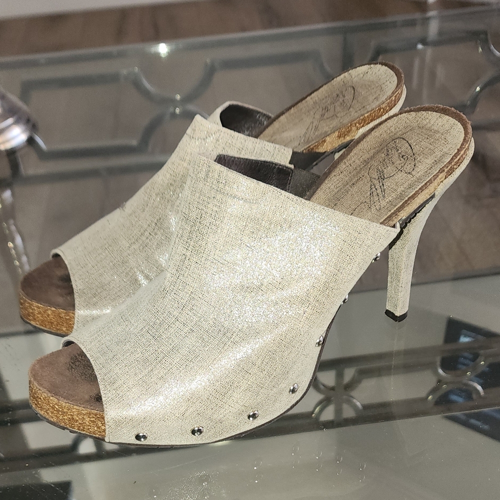 Women's Open-Toe Metallic Cream Slide Heels - Picture 7 of 7